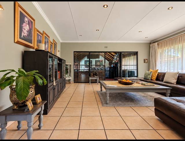4 BEDROOM HOUSE FOR SALE IN THREE RIVERS EAST